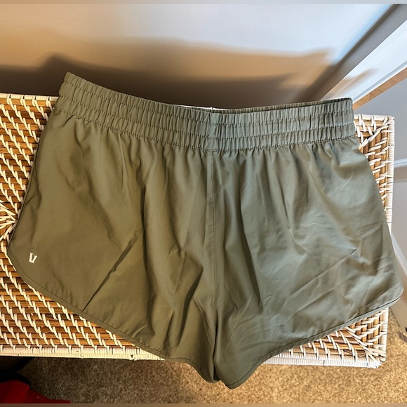 Vuori-Clementine 4" Short 2.0 - Picture 2 of 2